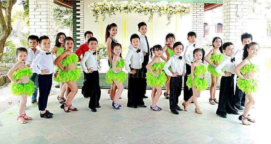 Thông báo Tuyển sinh lớp Dancesport và Múa tại Mầm non Montessori Children's House Long Biên (MCH Long Bien) dành cho các bé từ 3-7 tuổi!