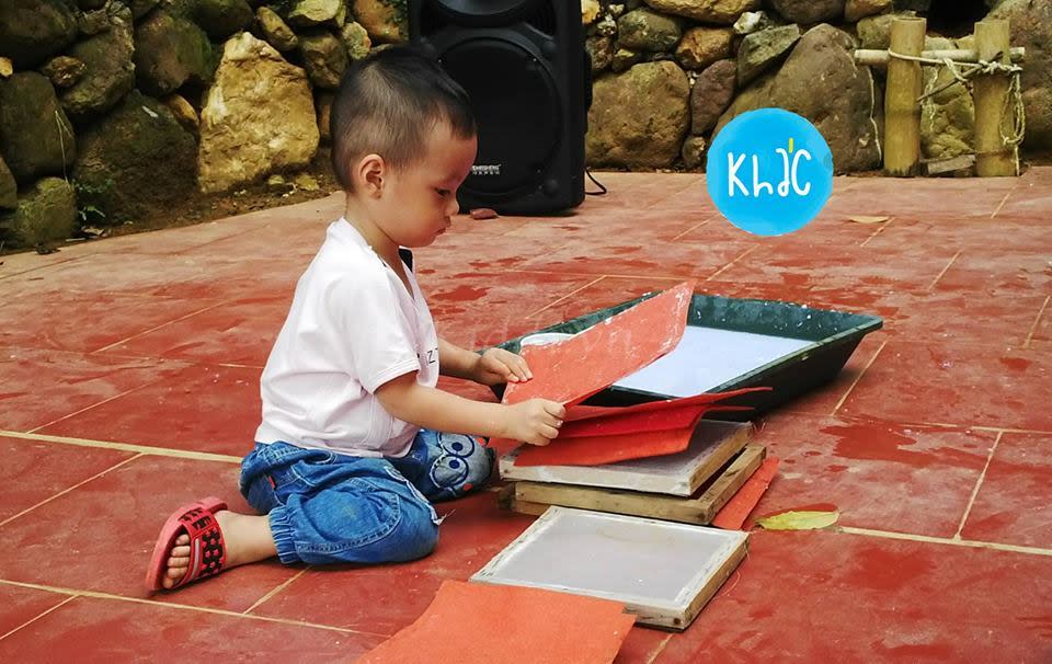 Nghịch giấy ở quê bạn