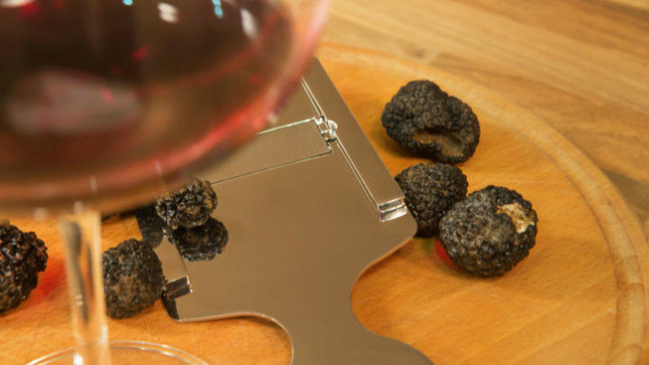 YsEpicure, your new go-to store for red wine and black truffle products.