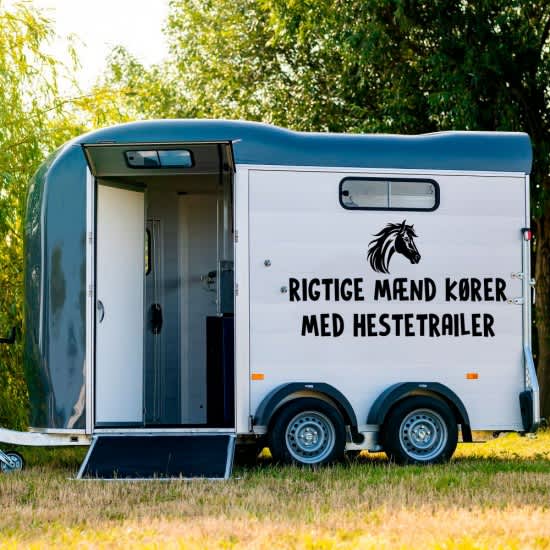 strygestof af høj kvalitet, Rigtige mænd kører med hestetrailer - sticker Rigtige mænd kører med hestetrailer - sticker