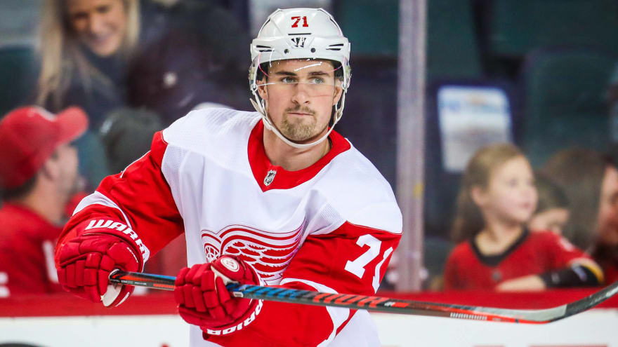 Report Red Wings Dylan Larkin Out At Least A Week With Strained