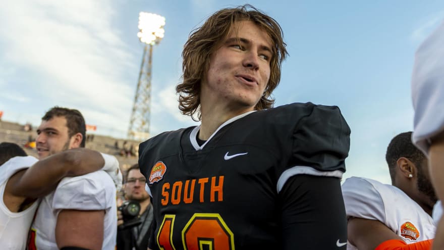 Patriots Love Oregon Qb Justin Herbert Yardbarker