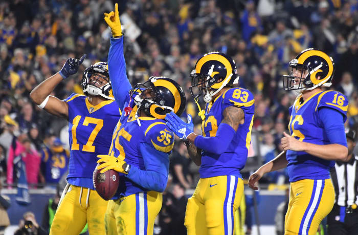 The Best And Worst Uniform Looks For Every Nfl Team Yardbarker