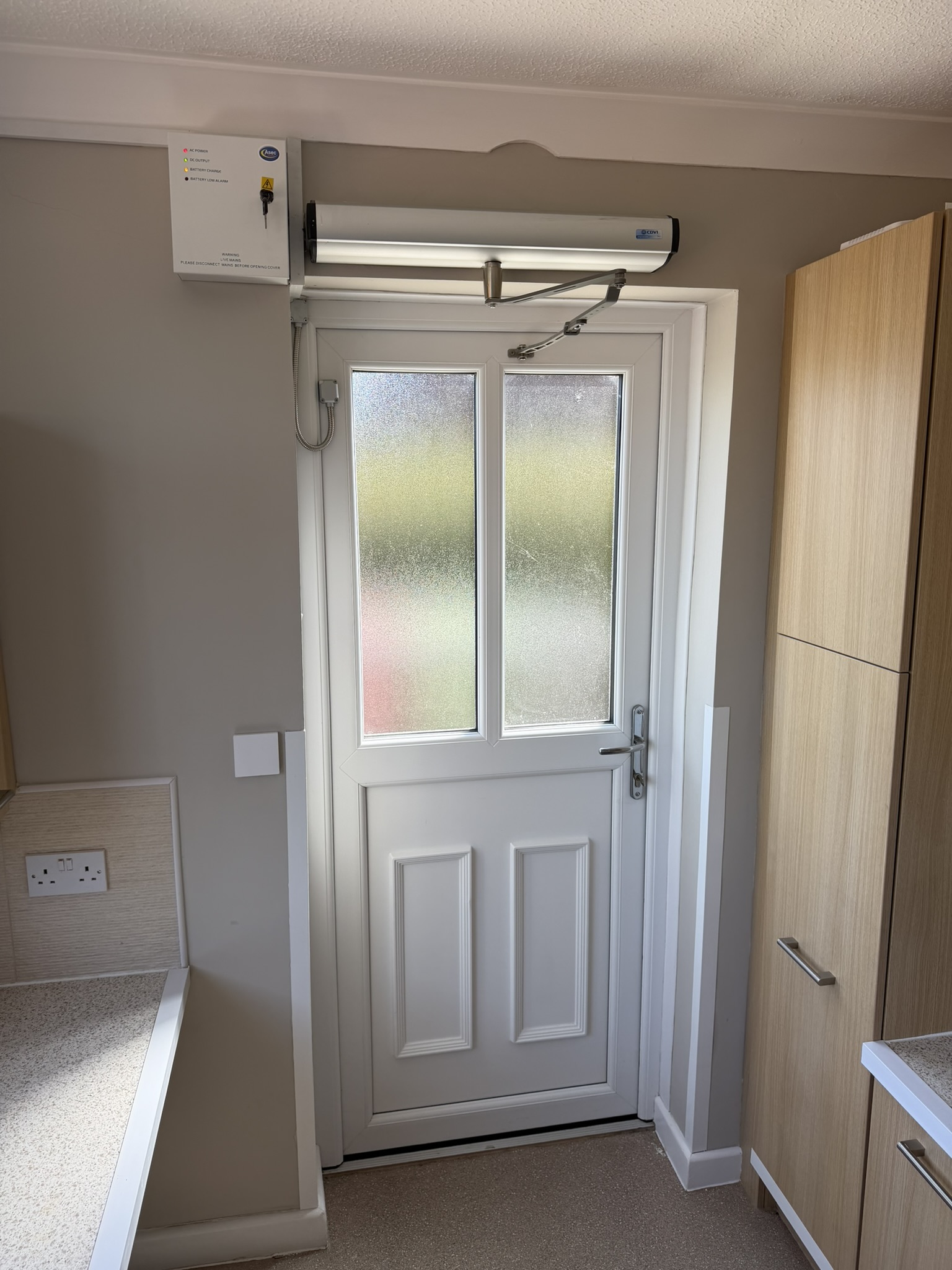 Door assist one bed wheelchair friendly property to rent