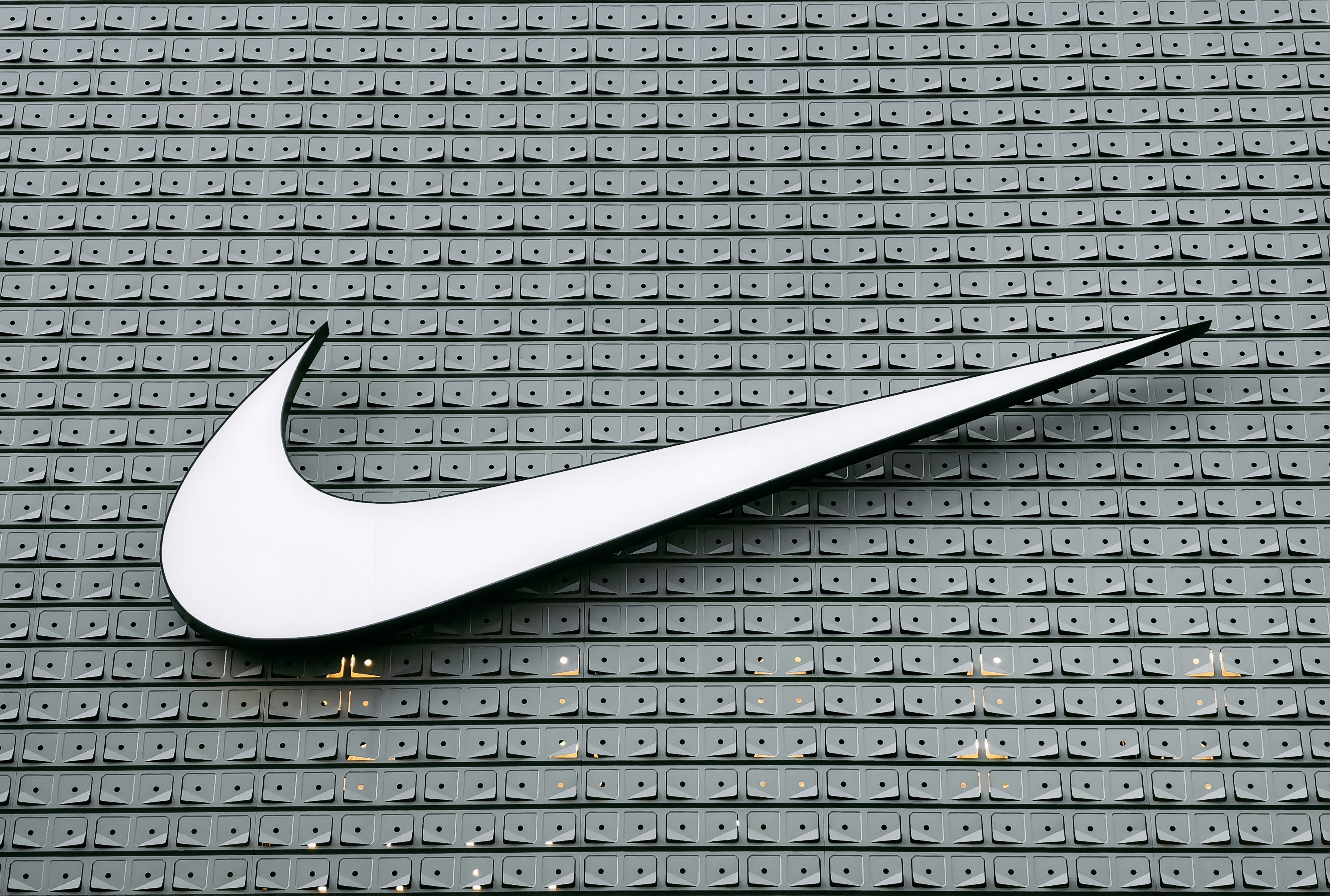 Nike tick logo 