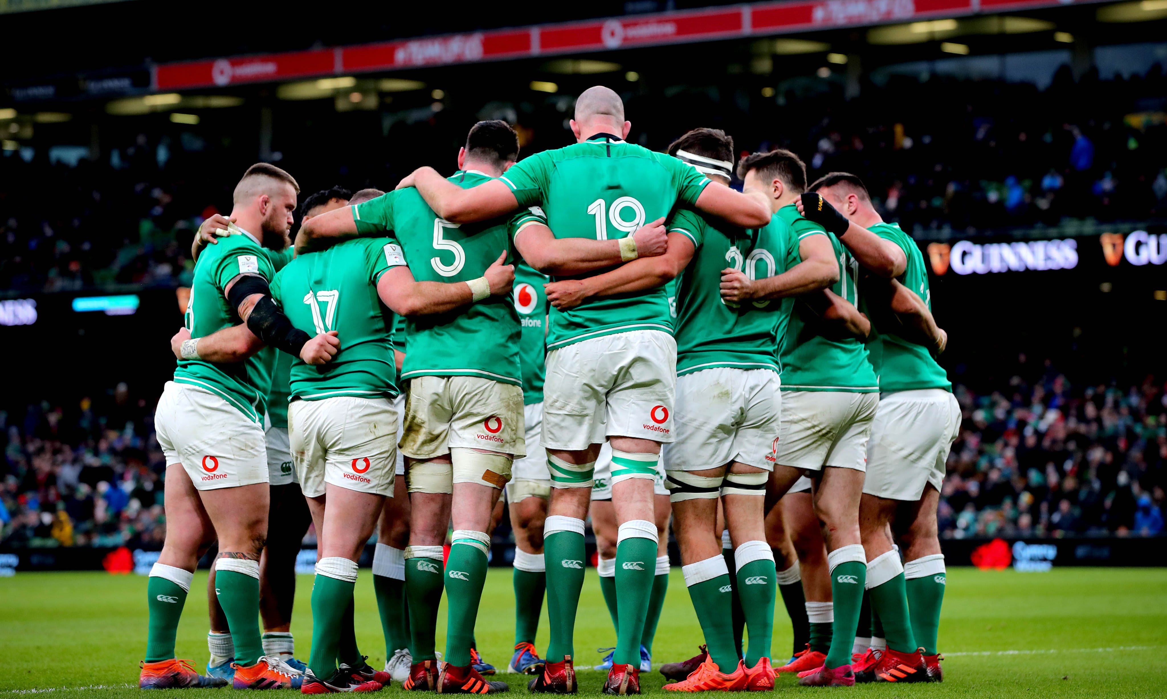 Ireland rugby team huddled in a group chat on the pitch