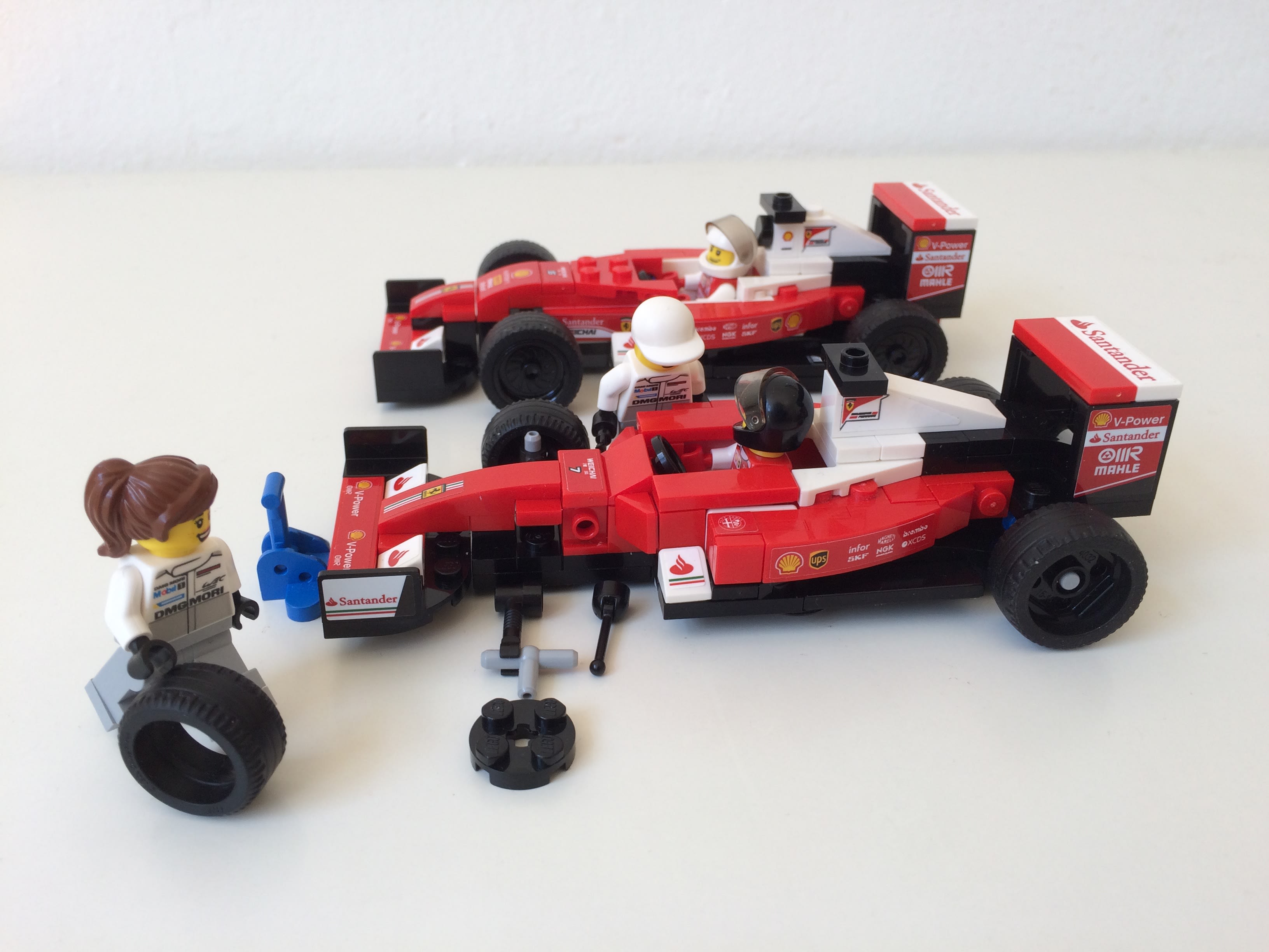 Small LEGO Ferrari F1 sets. Credit - ER0L, Flickr