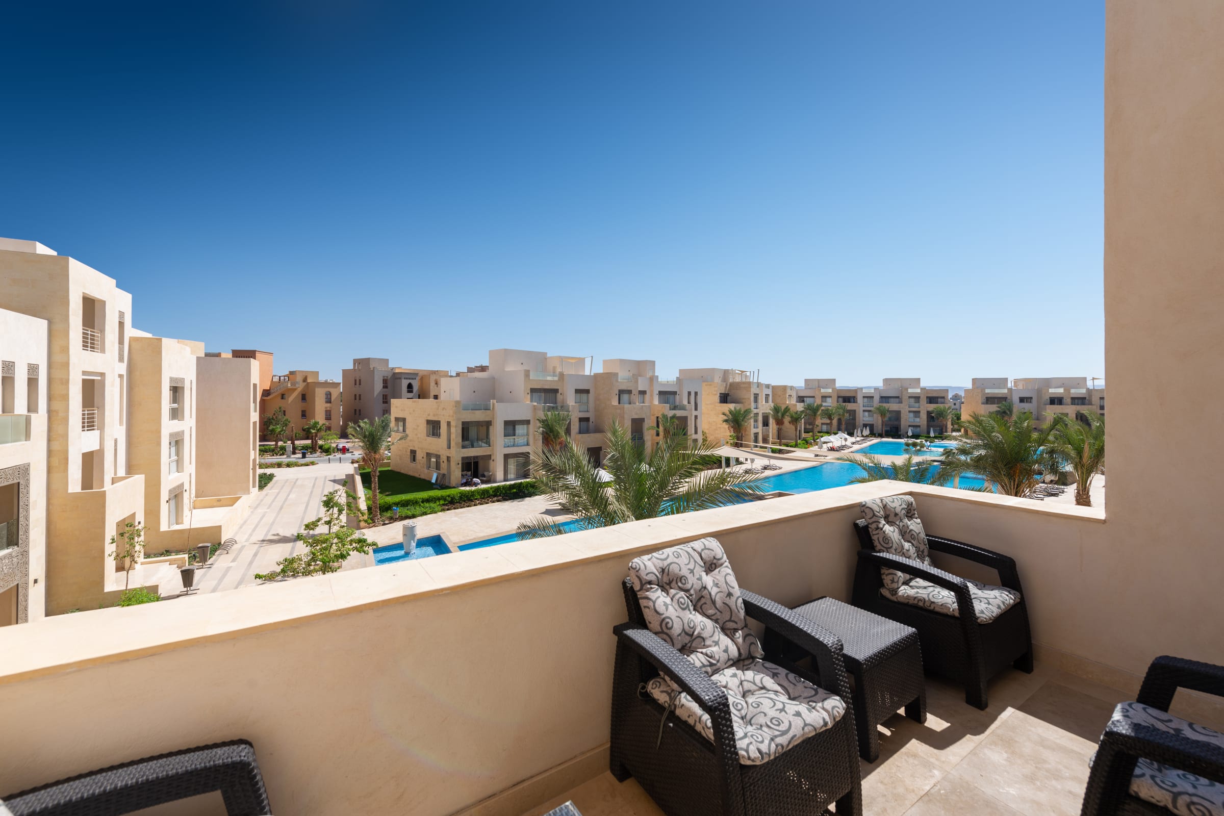 Luxe 3BDR w/ Private Rooftop Jacuzzi & Beach Access — Penthouse in Mangroovy Residence, El Gouna, Egypt — photo 23