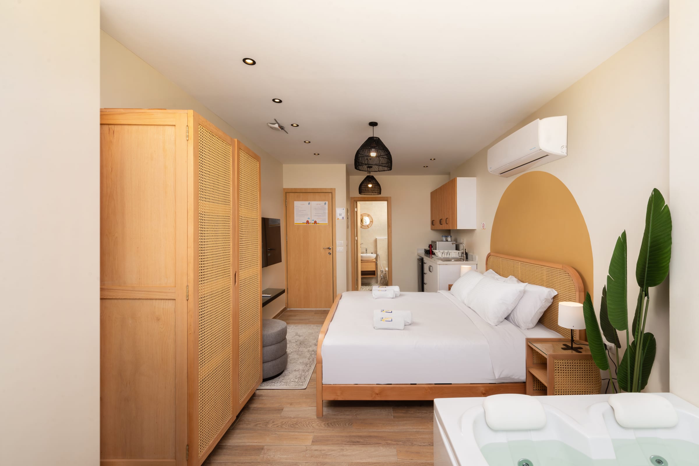 Jacuzzi 2BDR By The Historic Pyramids (Apt.6) — Apartment in Building number 3, Mohammadi ghounaim St, from Amira Fadia St , ( el sout wel dou') Nazlit al Semaan, Giza, Egypt — photo 14
