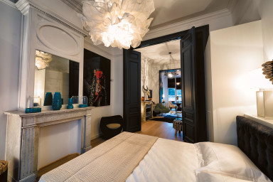 Bedroom with Queen Sized Bed / Flatscreen TV