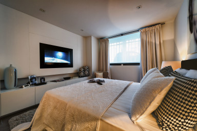 Bedroom with Queen Sized Bed / Smart TV