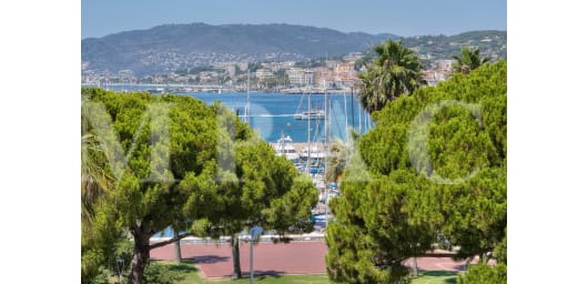 REF 1478 - Superbe appartement avec vue imprenable sur la baie de Cannes