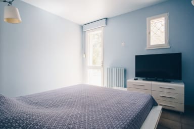 Bedroom with a double bed 