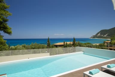 Ionian White Villas 250m from a sandy beach & close to Agios Nikitas!