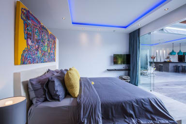 king size bed of the bedroom 2