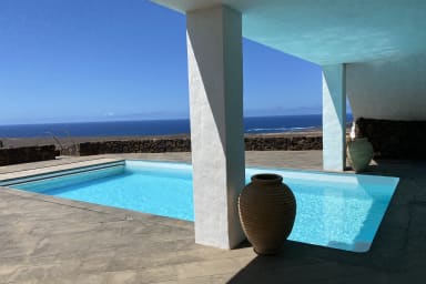 Außergewöhnliche Villa mit atemberaubendem Blick, Pool und Wifi