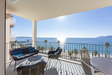 3 bedroom apartment 125 m2 with exceptional view facing the sea