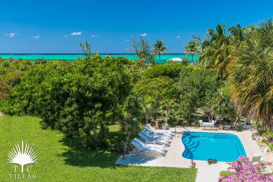 Reef Pearl offers a private pool and a large backyard with kids' playground.