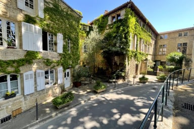Lambesc - village provençal