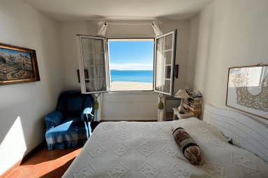 4-room apartment on the beach with sea-view