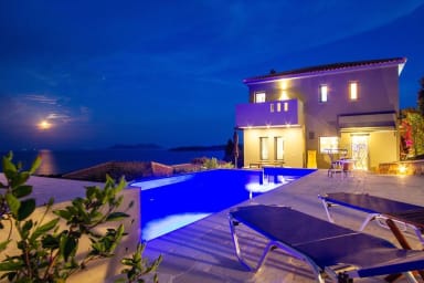 Villa Arkoudi with sea view, pink pong table, field of pétanque and cinema