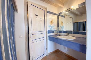 1ere partie salle de douche chambre 3