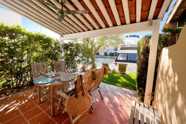 Fisherman house ideally located in the private part Port Grimaud 1