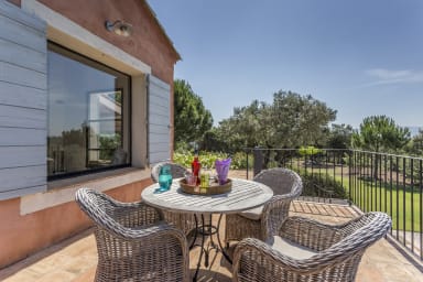 A louer maison de vacance en colline proche Colorado provençal