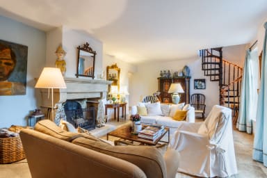 Rental in the heart of the village of Lourmarin with swimming pool