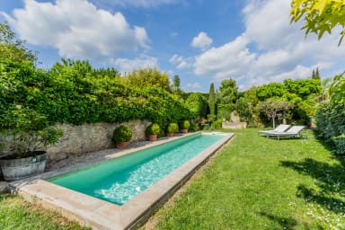 Magnificent property to rent in Lourmarin