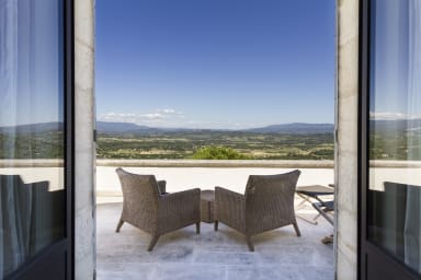 Paysage grandiose pour cette splendide villa à louer à Gordes