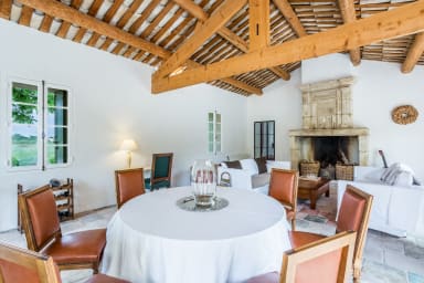 Superbe villa à louer pour des vacances de rêve à Oppede-Le-Vieux