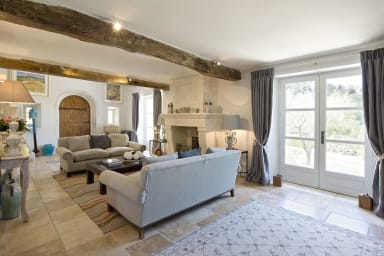 Qualité de vie exceptionnelle pour cette villa à louer à Lacoste