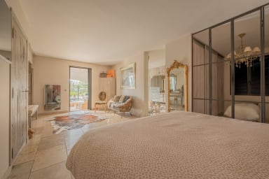 Exceptional property to rent with heated swimming pool