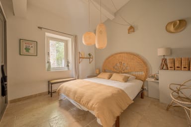 Exceptional bastide to rent in Provence with heated swimming pool