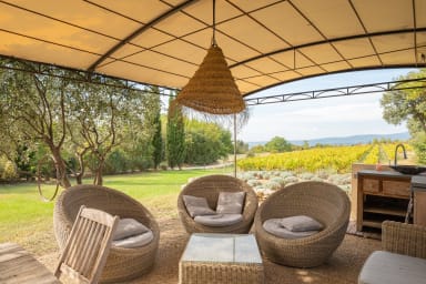 Absolute relaxation for this house to rent in the heart of Provence