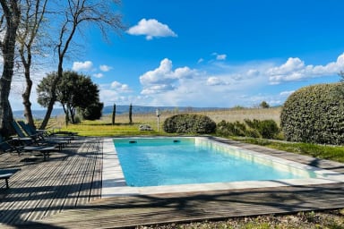 Panoramic view of the Luberon from this bastide for rent