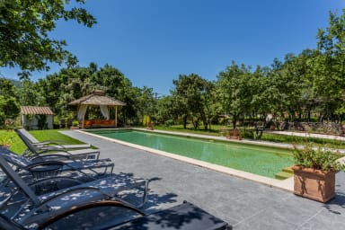 Magnificent property to rent in Lacoste