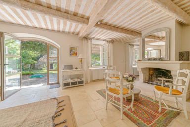 Magnificent property to rent in Bonnieux