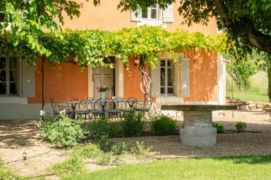 Relaxing holidays in the heart of Provence with views of the Alpilles