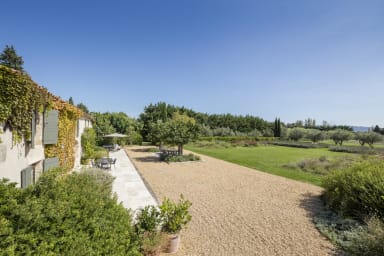 Exceptional bastide to rent in Provence with heated swimming pool