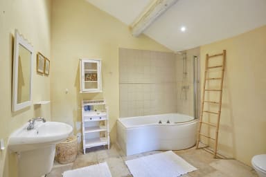 Superb villa to rent for a dream holiday near Isle sur Sorgue