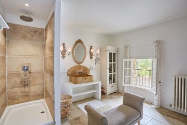 Well-being and relaxation holidays in Provence with swimming pool