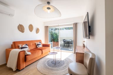❁ Comfy apartment with residential swimming pool ❁