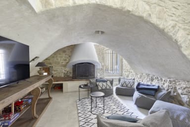 Well-being and relaxation holidays in Provence with heated swimming pool