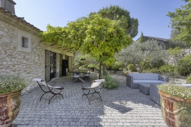 Character house to rent in Provence in Menerbes
