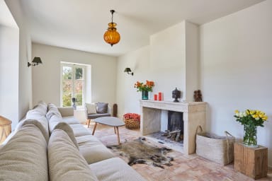 Dream holidays in a spacious stone house with heated swimming pool