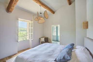 Dream holidays with heated swimming pool in the heart of Luberon in Viens