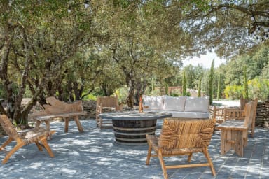 Superb property to rent in the heart of the Luberon with swimming pool