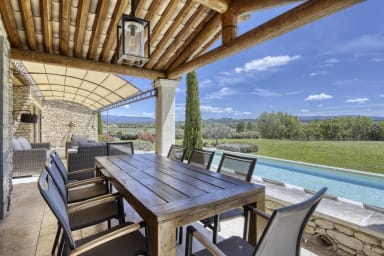 Cosy holidays in a stone house in Gordes